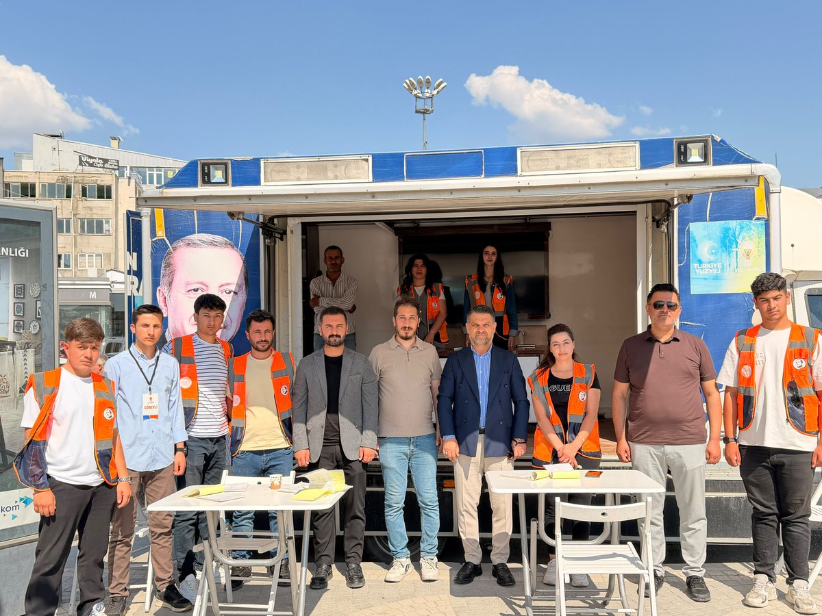 ipekyolu_van's tweet photo. İpekyolu İlçe Başkanımız Sn. Yavuz Kuşan, İl Gençlik Kolları Başkanımız Sn. Burak Gültepe ile birlikte İpekyolu üyelik standımızı ziyaret ederek Gençlik Kolları Başkanımız Sn. Musab Ergül ve yönetim kurulu üyelerimizle bir araya geldi.
@avyusufibis 
@osmannazlier 
@SamedTercan https://t.co/qaOLC7f9Y8