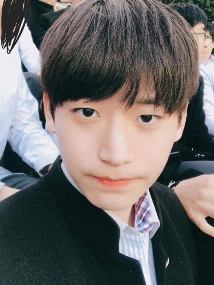 homato2532's tweet photo. 내 취향 모짱 과사 2탄
ㄴ셀카표정 다똑같은거 댕기엽네 그리고 첫번째 사진 느좋 https://t.co/K97y4oddhq