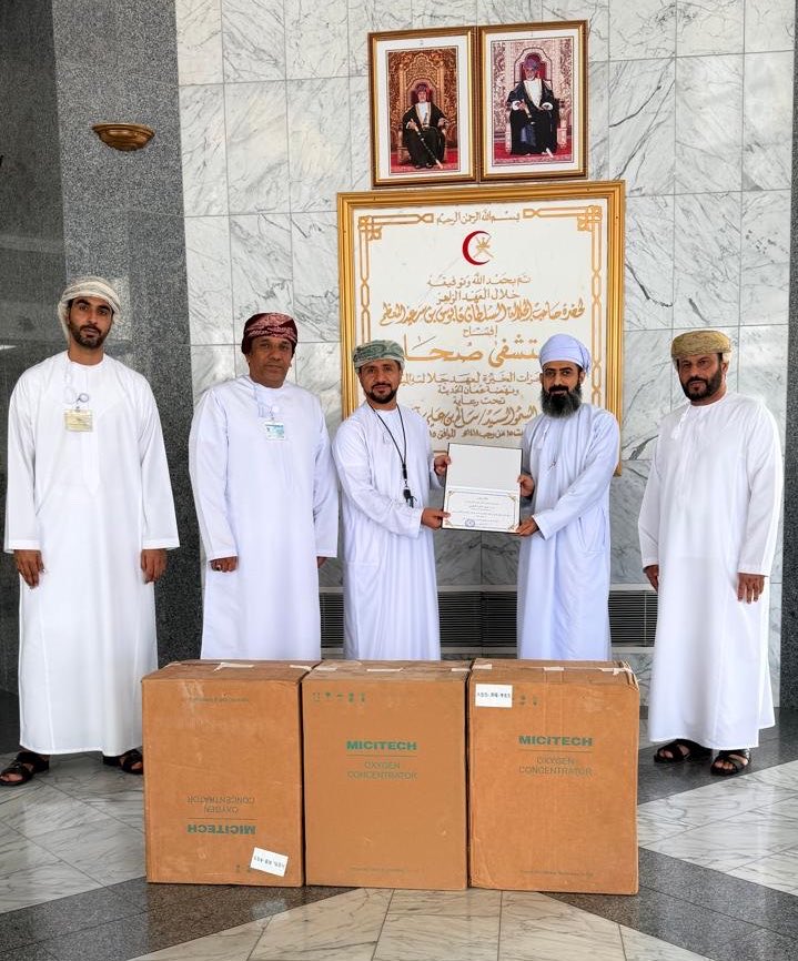 alkhabura_team's tweet photo. ساهم #فريق_الخابورة_التطوعي بتقديم أجهزة طبية للمرضى المرخصين من مستشفى صحار للاستخدام المنزلي 
تأتي المبادرة بالتعاون مع #صحية_شمال_الباطنة؛ لدعم الرعاية الصحية المنزلية وتخفيف الأعباء عن الأسر، تجسيداً للتكافل الاجتماعي والاهتمام بالعمل الإنساني المستدام . https://t.co/9rge7pZMhX