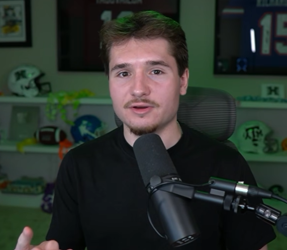JakeSucky's tweet photo. YouTuber Bordeaux has begun a boycott for College Football 27 and EA for removing old features and drastically increasing microtransactions in the game

#CFBPlayDontPay has now gone viral https://t.co/lmpLD6kQWq