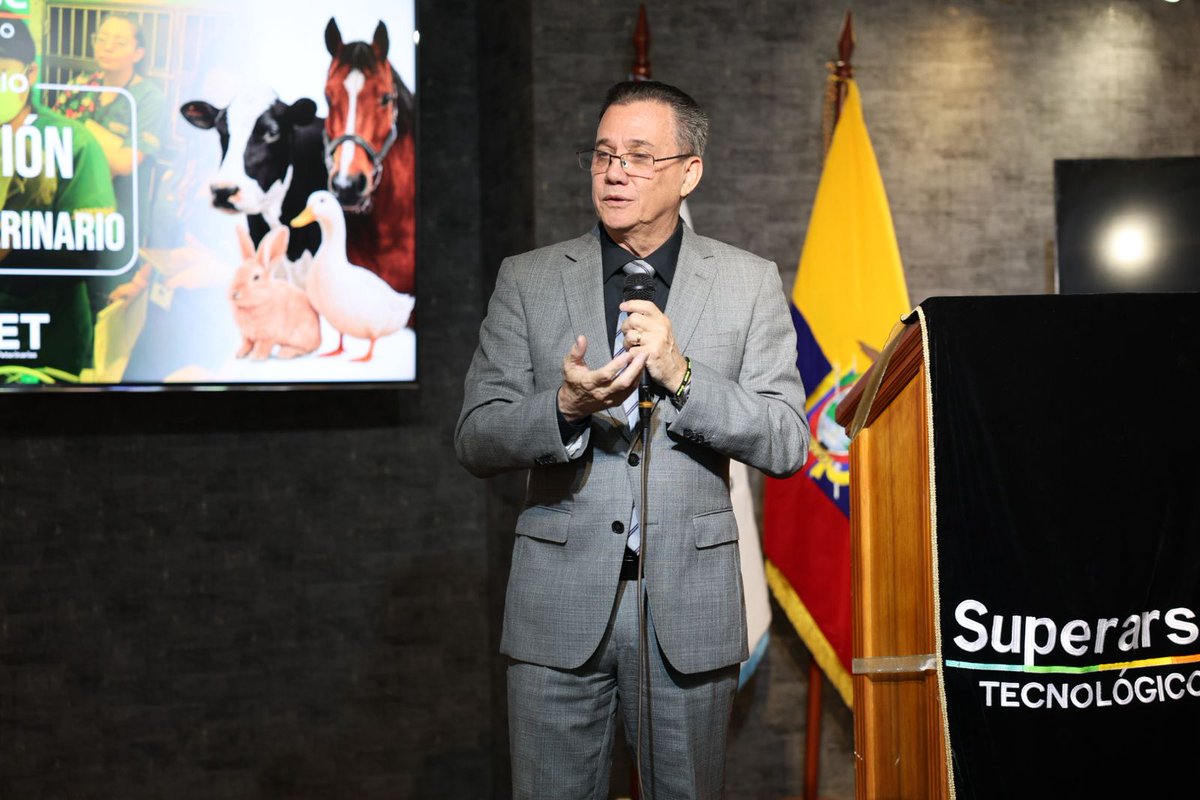 ces_ec's tweet photo. 🤝 | Durante la jornada se destacó la importancia de contar con profesionales especializados en Enfermería Veterinaria, cuyo trabajo contribuye al cuidado, la recuperación y el bienestar animal, fortaleciendo el sistema de salud animal y el desarrollo del país. 📚🇪🇨 https://t.co/x0ACBHwKIE