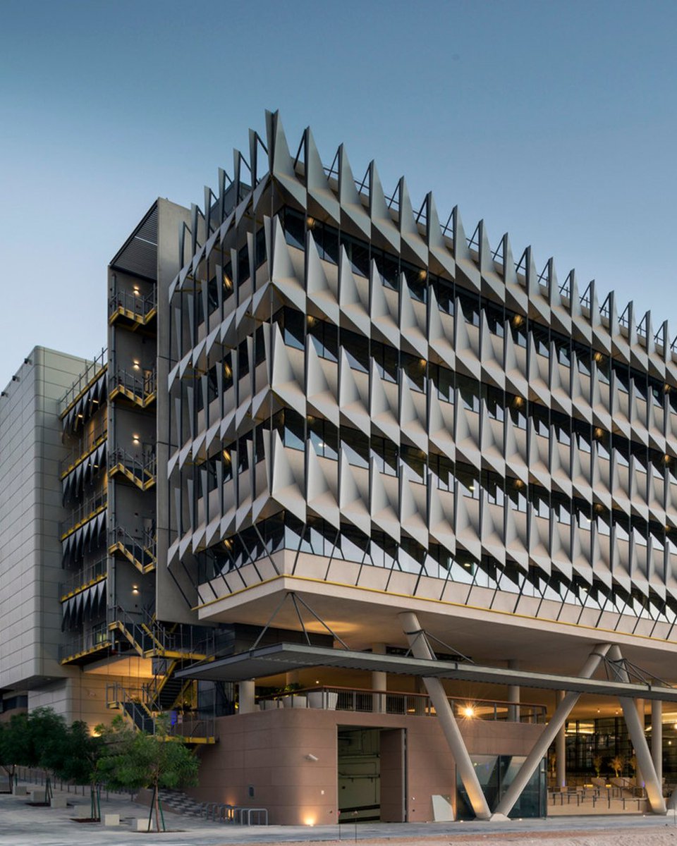 parametricarch's tweet photo. 🏢 Siemens Middle East Headquarters by Sheppard Robson in Masdar City, Abu Dhabi, UAE https://t.co/8vKI7lqHmF