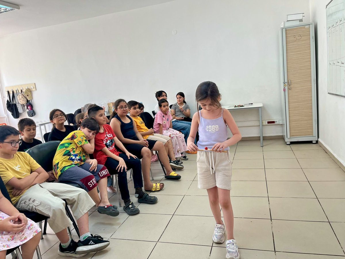 GSB_SurGM's tweet photo. GSB Yaz Kulübü tüm enerjisiyle başladı! ☀️

Zekâ Oyunları Atölyemizde eğlence, strateji ve heyecan dolu etkinlikler sizleri bekliyor. Haydi, bu yazın keyfini birlikte çıkaralım! https://t.co/MgVcItmIgE