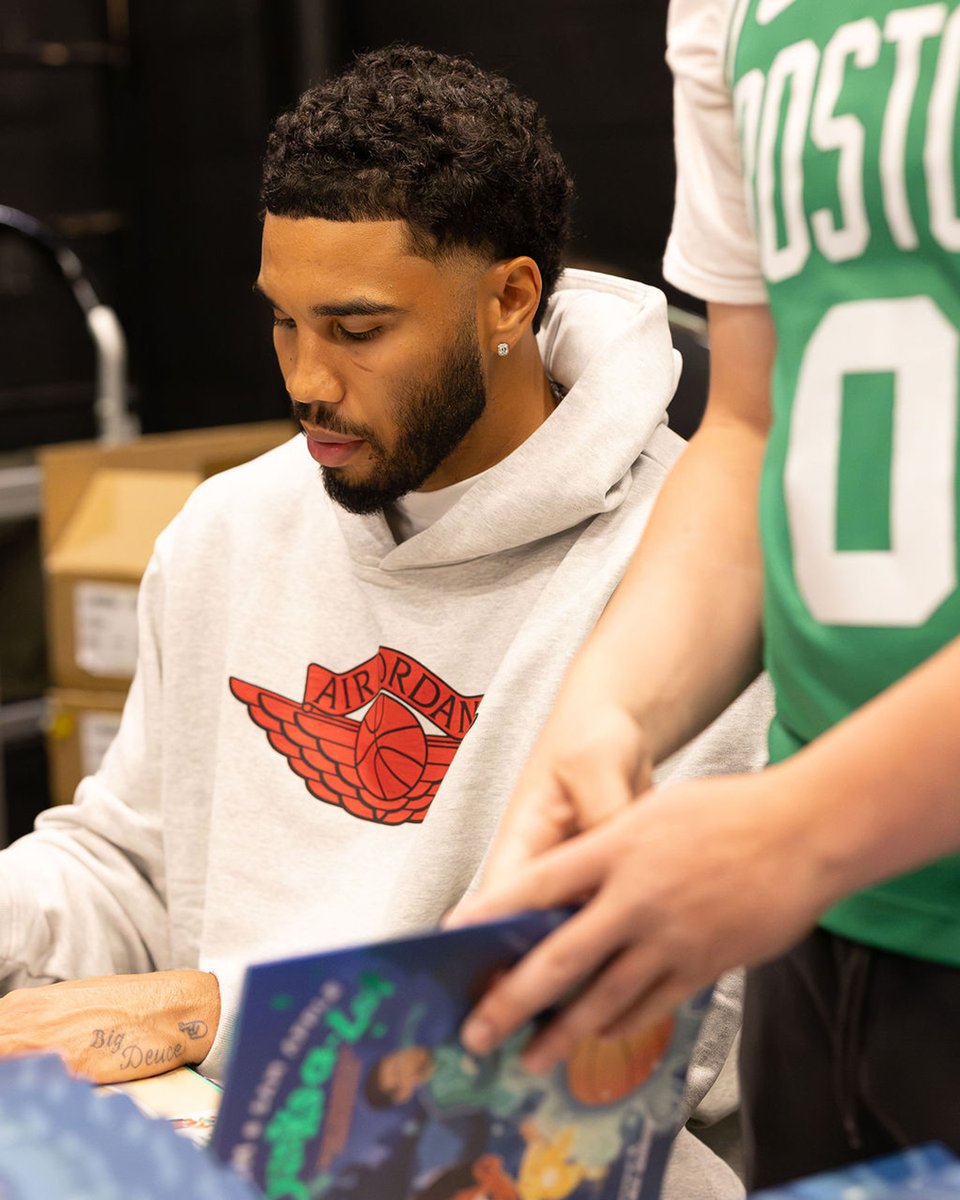 abramskids's tweet photo. What an incredible publication week for Jayson Tatum's latest sporty tale, BABY DUNKS-A-LOT: THE DAY THE BASKETBALLS STOPPED BOUNCING! #BabyDunksALot @Sam_Apple1

Grab your copy today! https://t.co/b0543ZJsOi

📷 Photo credit Jessica Cronin Photography https://t.co/D592FGB7Cy