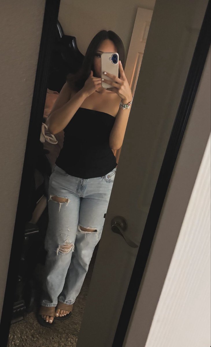 zkexo3's tweet photo. Hg body n feet so fkn sexy #whitetoes #bodytea #toes #footfetish #hs https://t.co/MkBFr6YkfU