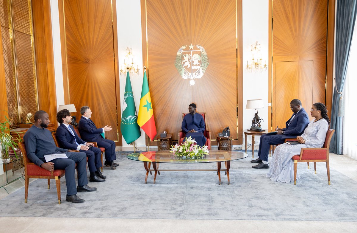 PR_Senegal's tweet photo. Le Chef de l’État s’est entretenu, ce jeudi 9 juillet 2026, avec M. Jaber Mazen, Directeur général de COTRAPA, venu présenter des projets innovants et porteurs de croissance, en appui à l’Agenda national de transformation économique. https://t.co/XgiUweru2T