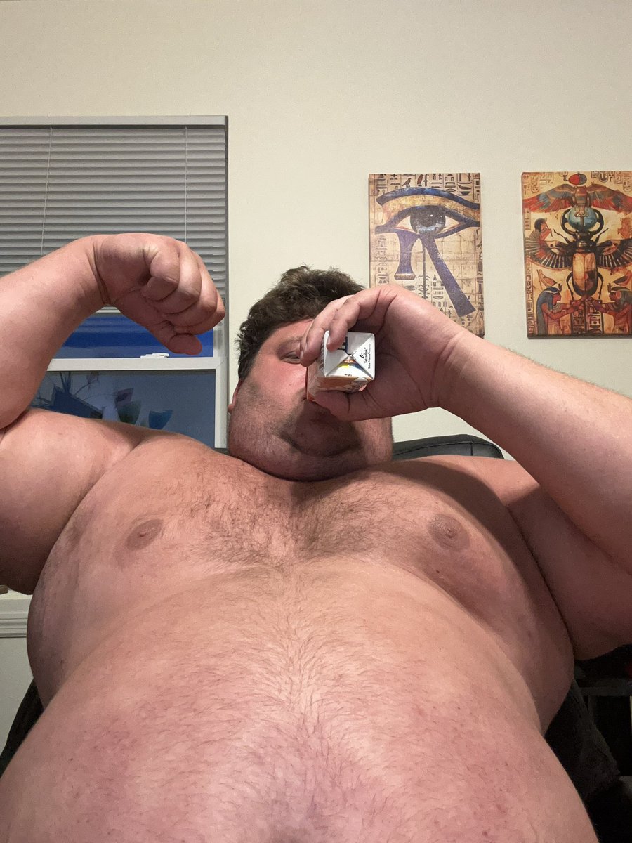 BeefyBowser's tweet photo. Doing what a Beefer does best.
Still hunting for that plateau. Starting to wonder if maybe there isn’t one 🥵🐷🐷💪 Hit 402.8 lbs last night. 
This is post buffet stuffed to the max plus 5 boost when I got home 😩😮‍💨🤤 Trying to see if there’s a limit to my thickness 🥵😮‍💨 https://t.co/USgJeWnTnY