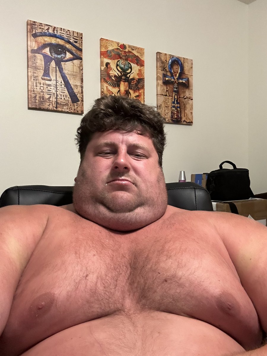 BeefyBowser's tweet photo. Doing what a Beefer does best.
Still hunting for that plateau. Starting to wonder if maybe there isn’t one 🥵🐷🐷💪 Hit 402.8 lbs last night. 
This is post buffet stuffed to the max plus 5 boost when I got home 😩😮‍💨🤤 Trying to see if there’s a limit to my thickness 🥵😮‍💨 https://t.co/USgJeWnTnY