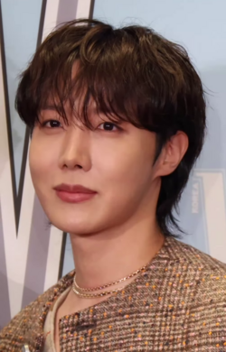 pannchoa's tweet photo. SM and HYBE stans debate over which company has more 'horse type' faces
https://t.co/h9aoAqlymU https://t.co/HFPfXVqQWm