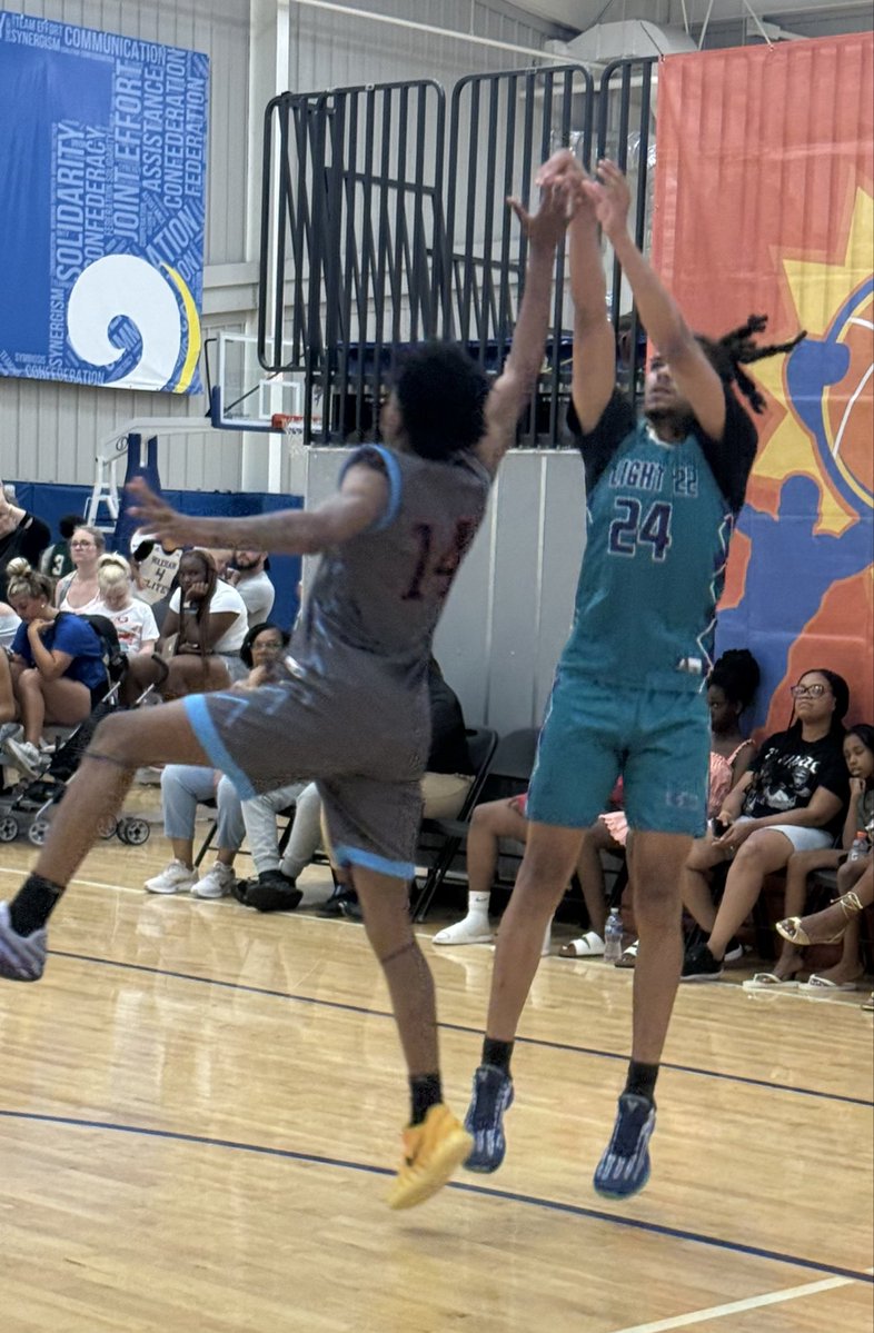 NorfolkKnights's tweet photo. Flight 22 6’5 2027 wing Isaac Bailey with an impressive showing this morning.  Rangy and crafty working off the bounce using spin moves, playing off hesitations.  Excellent finisher using his length and crafty footwork.  Isaac is an explosive leaper and also provides a lob target for Flight 22.  Isaac earned Quad County Player of the Year honors after averaging 20.6ppg.  He holds number of offers from schools such as Averett, Garrett College, UMass Dartmouth, North Carolina Wesleyan, William Peace and many others and that was prior to recessing to 2027!  #BigShots #MyrtleBeachLiveOpen1 @BigShotsToday @BigShotsGlobal