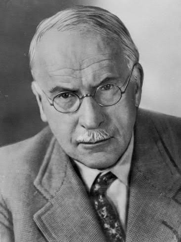 quotesophy's tweet photo. “The privilege of a lifetime is to become who you truly are.”

— Carl Jung https://t.co/M1DwQeRxiD