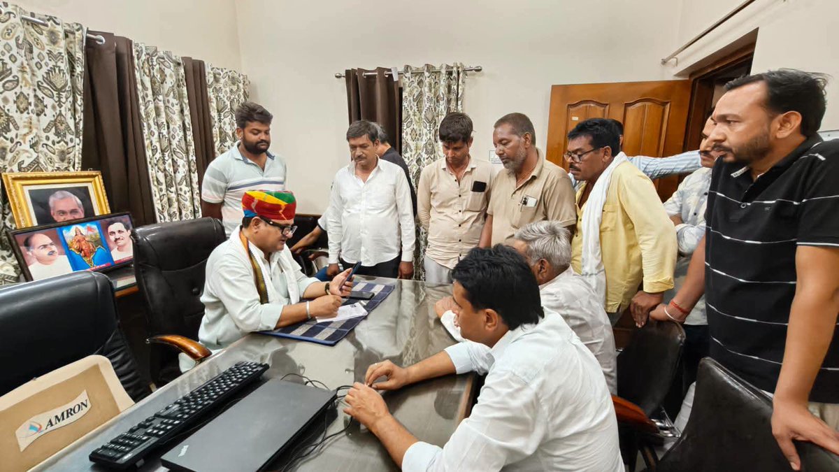 Abhinesh4BJP's tweet photo. आज रतनगढ़ स्थित आवास पर आयोजित जनसुनवाई में विभिन्न स्थानों से पधारे सम्मानित नागरिकों एवं समर्पित कार्यकर्ताओं से आत्मीय भेंट कर उनकी समस्याओं एवं सुझावों को सुनते हुए त्वरित समाधान हेतु संबंधित अधिकारियों को निर्देशित किया।

#जनसुनवाई #जनविश्वास #जनसेवा #रतनगढ़ https://t.co/KO9nA7XN24