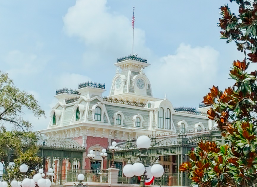 fourthemeparks's tweet photo. Why does stepping onto Main Street, U.S.A. feel like stepping into another world? We break down the design and storytelling behind Magic Kingdom’s entrance and railroad. Read: https://t.co/VIALHF6Cdw #Disney #MagicKingdom #FourThemeParks https://t.co/eYS2QFkPNQ