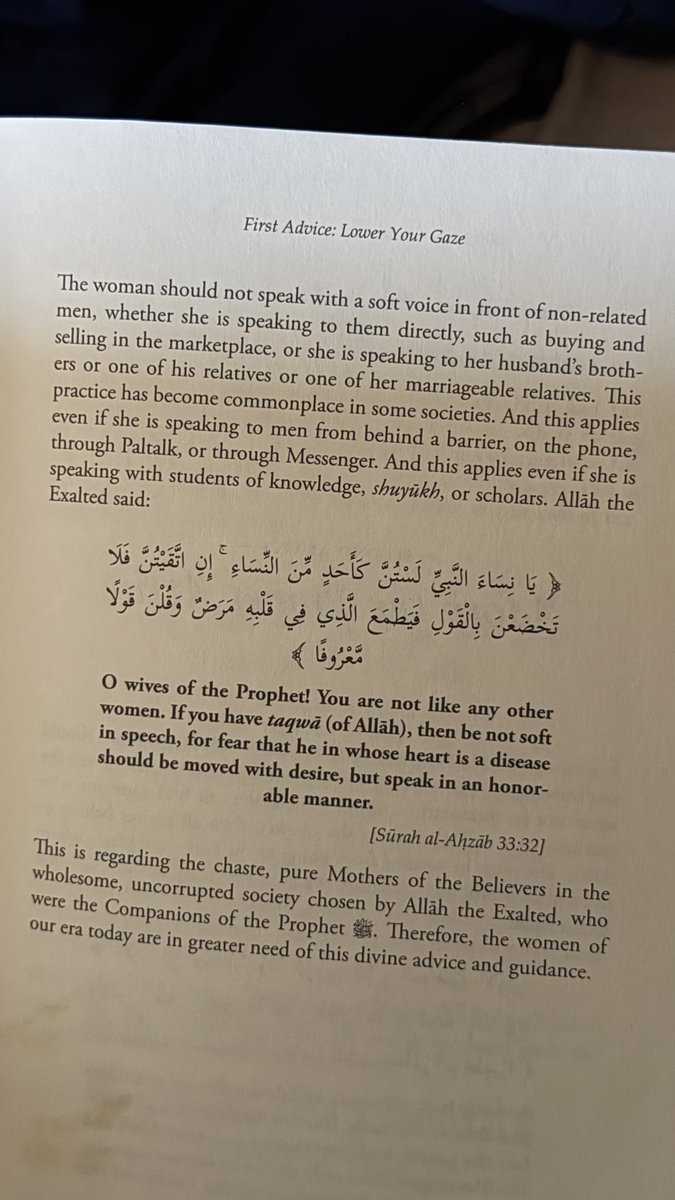 _zayyxxx's tweet photo. May Allāh forgive us all. 

A reminder for us to stop been chitty chatty and joking with non maḥārim, to the extent of exchanging laughing emojis with them. 

May Allāh make it easy for us to do better in where we fall short. https://t.co/AMKuM1WQEK