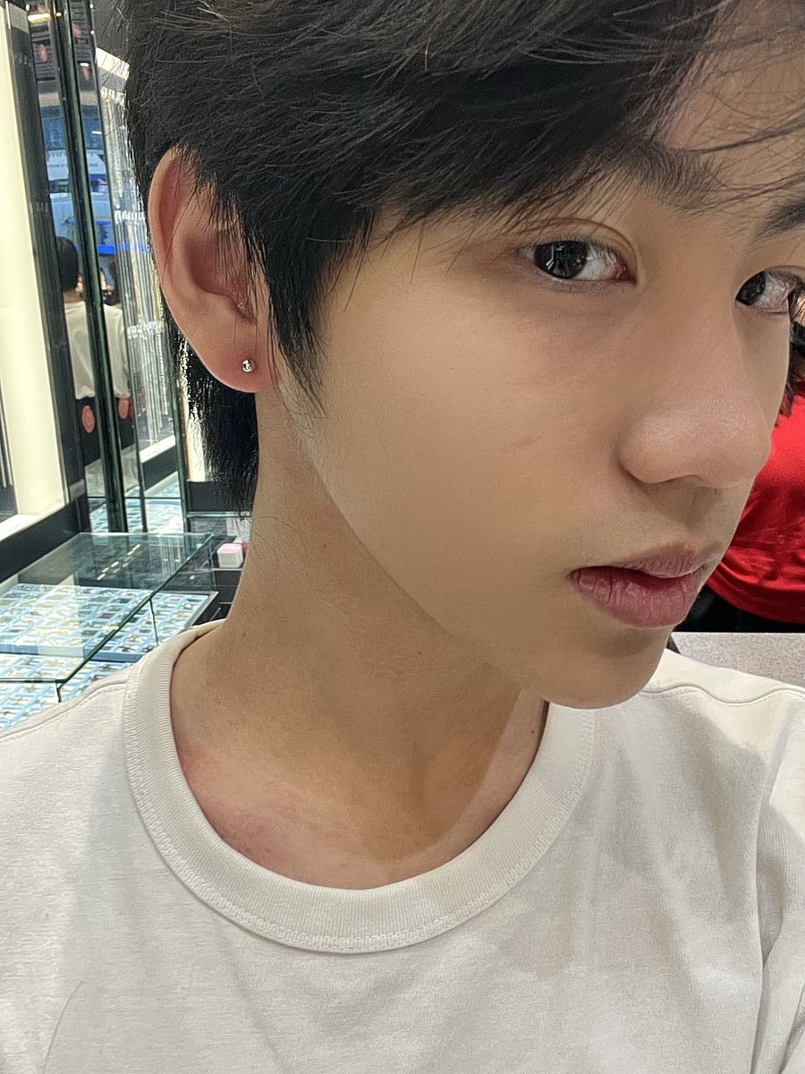 roy1813826's tweet photo. 打耳洞了 https://t.co/1CTHuhFj9e