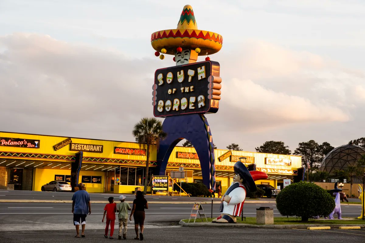 midsingularity's tweet photo. @AnthropicAI Jensen Huang worked at Denny's and Ben Bernanke worked here. What a world. https://t.co/1Y1KJUntpc