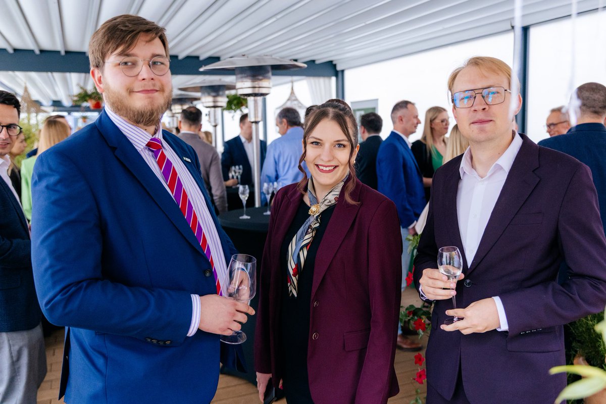 ZPPnetpl's tweet photo. ☀️ LATO. POWIŚLE. ZPP!

Spotkaliśmy się w restauracji DOCK19 na warszawskim Powiślu, aby wspólnie z członkami ZPP rozpocząć lato pełne inspirujących rozmów, networkingu i dobrej atmosfery. 🌿🤝

To doskonała okazja, by na chwilę zwolnić, spotkać się w mniej formalnej odsłonie, wymienić doświadczenia i budować relacje, które są fundamentem naszej społeczności.

Cieszymy się, że jesteście z nami – zapowiada się naprawdę wyjątkowy wieczór! 💚

#ZPP #LatoPowiśleZPP #Networking #Biznes #Warszawa