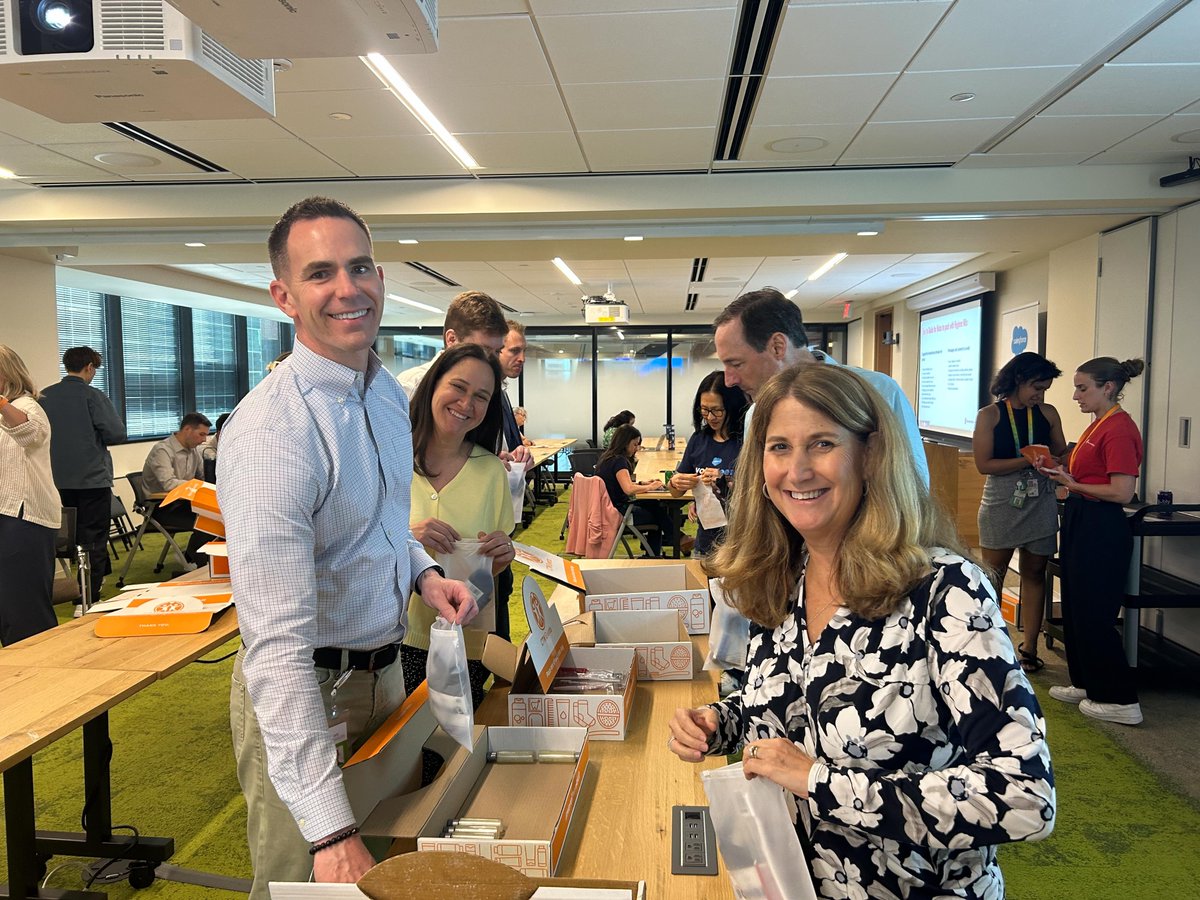 salesforcejobs's tweet photo. Last month, Salesforce volunteers gathered to assemble 400 sustainable hygiene kits for children in need with @SavetheChildren. 🌍 🎒

Thank you to our Parents & Families and Vetforce Equality Groups for leading the charge on disaster preparedness (and giving back to the community)!