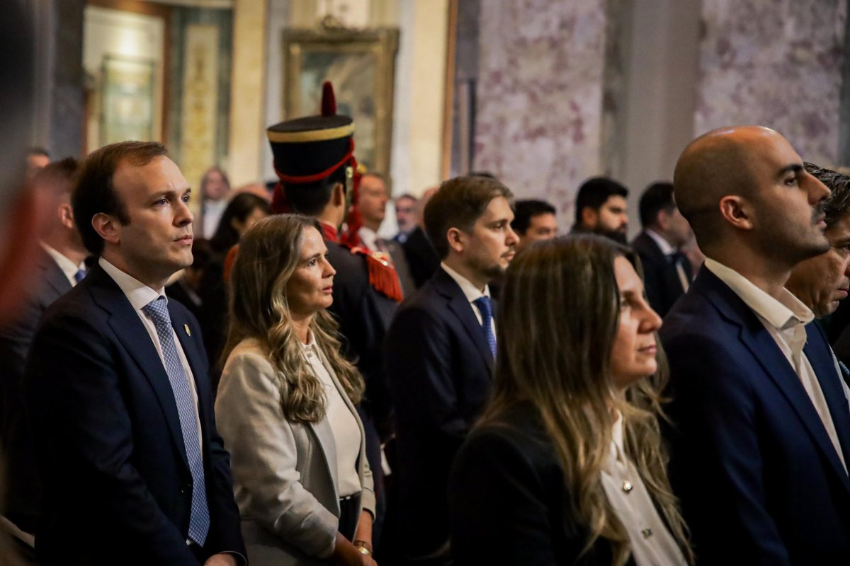 slospennato's tweet photo. En este 9 de julio, conmemoramos el 210° aniversario de nuestra Independencia con el orgullo de siempre. Participamos del izamiento de la Bandera Nacional en Plaza de Mayo y del solemne Te Deum en la Catedral Metropolitana 🇦🇷

Renovamos el compromiso de seguir trabajando día a día por una Ciudad que honre los valores que dieron origen a nuestra Nación. 

¡Feliz día de la Patria!