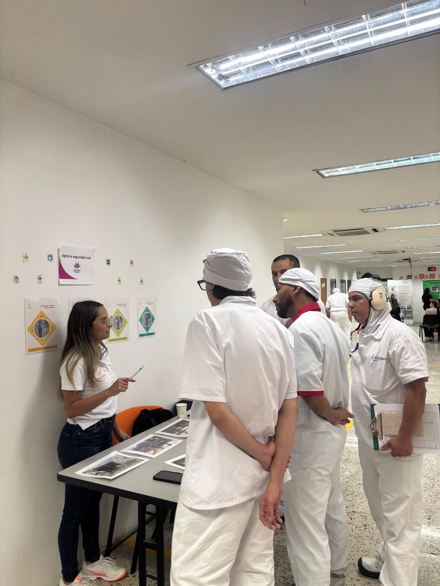 ansvcol's tweet photo. La #ANSV continúa fortaleciendo la cultura de seguridad vial en Medellín. 🚦

En el marco de la Jornada de Salud de la empresa Zenú, realizamos un punto pedagógico dirigido a las y los actores viales, promoviendo la corresponsabilidad en las vías y las buenas prácticas para una movilidad segura.