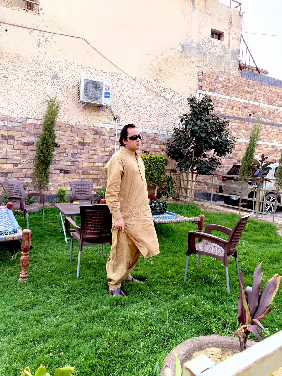 ChamanPeer's tweet photo. آپکے ماں  باپ  جب آپکو یہ کہیں  کہ "اللہ تینوں بڑے رنگ لاوے گا" تو یقین کریں اللہ ضرور لگائے گا… https://t.co/Kkcc7bmF65