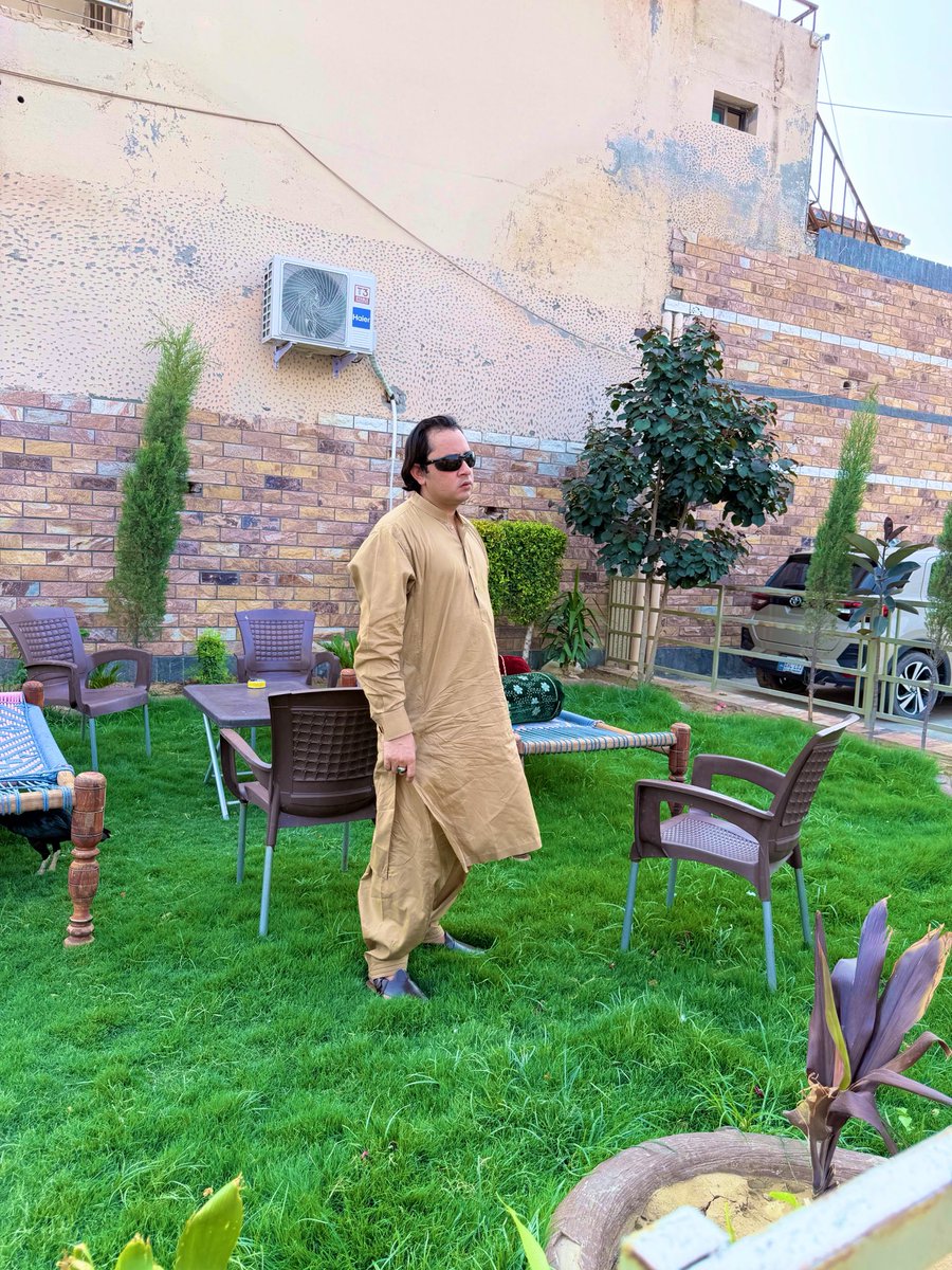 ChamanPeer's tweet photo. آپکے ماں  باپ  جب آپکو یہ کہیں  کہ "اللہ تینوں بڑے رنگ لاوے گا" تو یقین کریں اللہ ضرور لگائے گا… https://t.co/Kkcc7bmF65