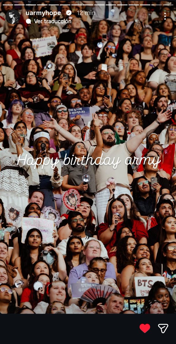 BTSDailyChile's tweet photo. 🅸🅽🆂🆃🅰🅶🆁🅰🅼

Hobi: Feliz cumpleaños ARMY 

📷
https://t.co/A1WLadhY42 https://t.co/GKIUP95I91