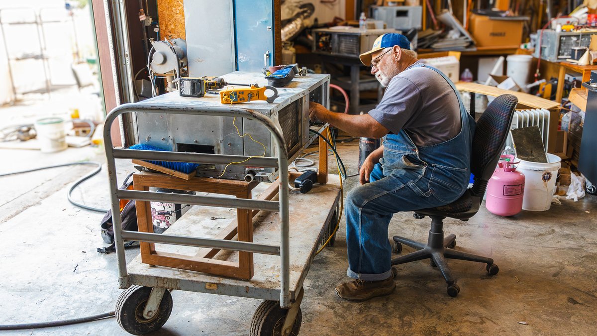Seminole_State's tweet photo. Our maintenance and custodial teams are hard at work preparing campus for the fall semester.

We are grateful for their dedication, attention to detail and the many behind-the-scenes efforts that help support our students, faculty and staff. Thank you for all you do! https://t.co/Dk3bk13FNu
