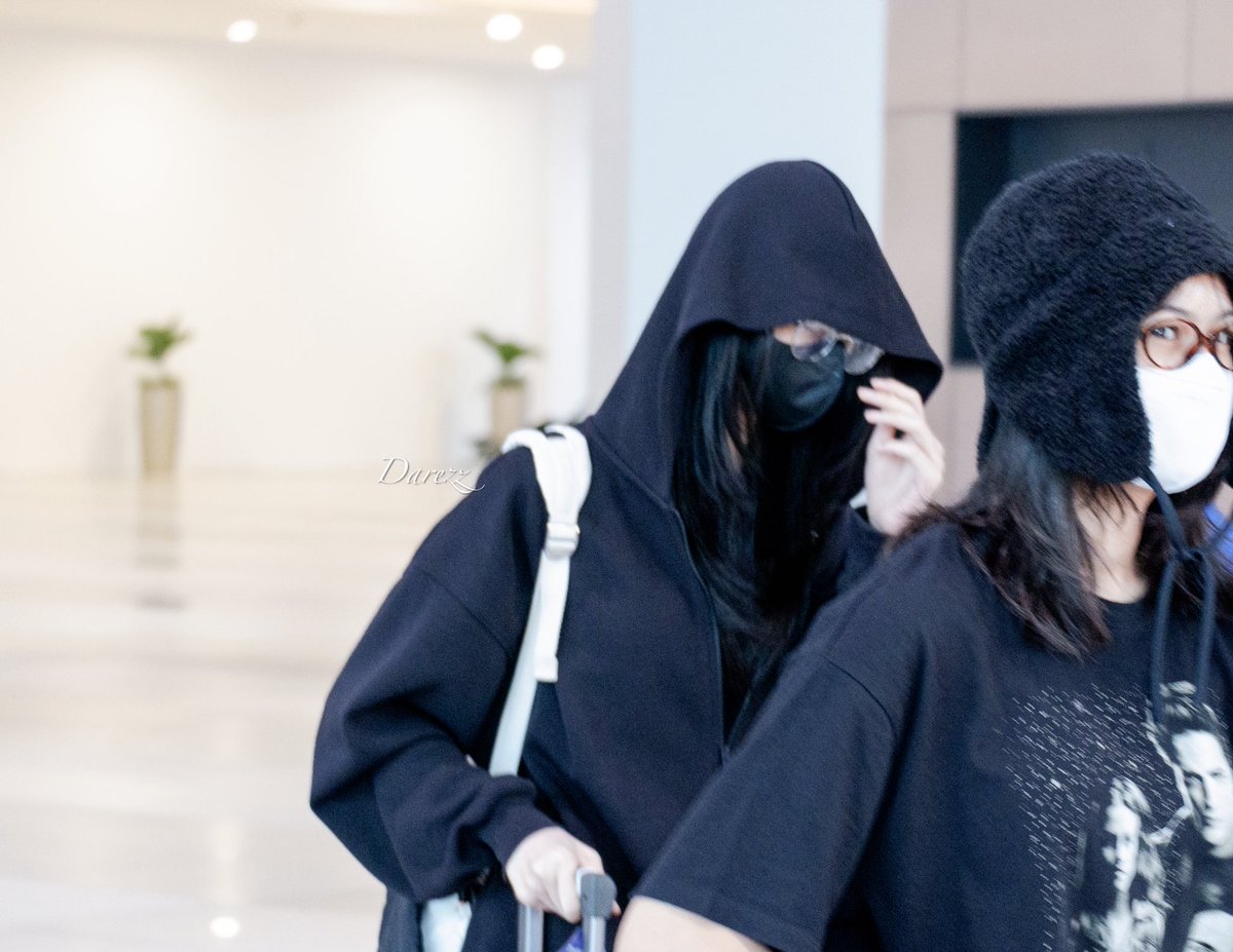_darezz's tweet photo. 260709 CGK 🛬

wanita misterius 🖤

-Oline Manuel -

@M_OlineJKT48 
#JKT48AirportFashion https://t.co/p9NtaAC84G