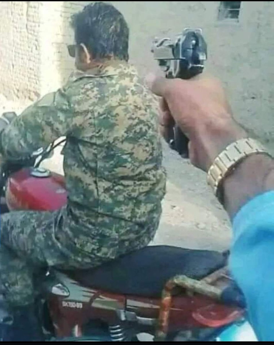 Afg309's tweet photo. د کوم افسانوي فلم عکس نده بلکي یو ښاري چریکي ده.! https://t.co/rszE3SW9Bg