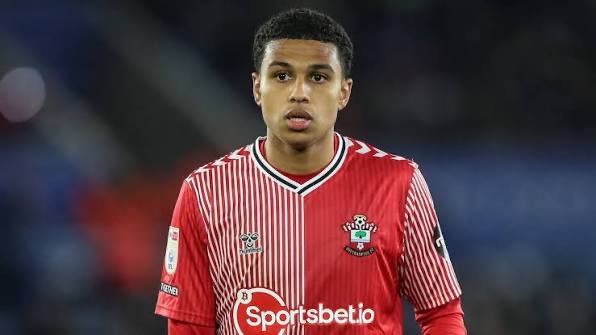 JacobsBen's tweet photo. Exclusive: Fulham and Crystal Palace have entered the race for Shea Charles.

Leeds have already had two bids rejected, which fell well below Saints’ valuation.😇

🤝 @alex_crook https://t.co/JEUQG6hiEH