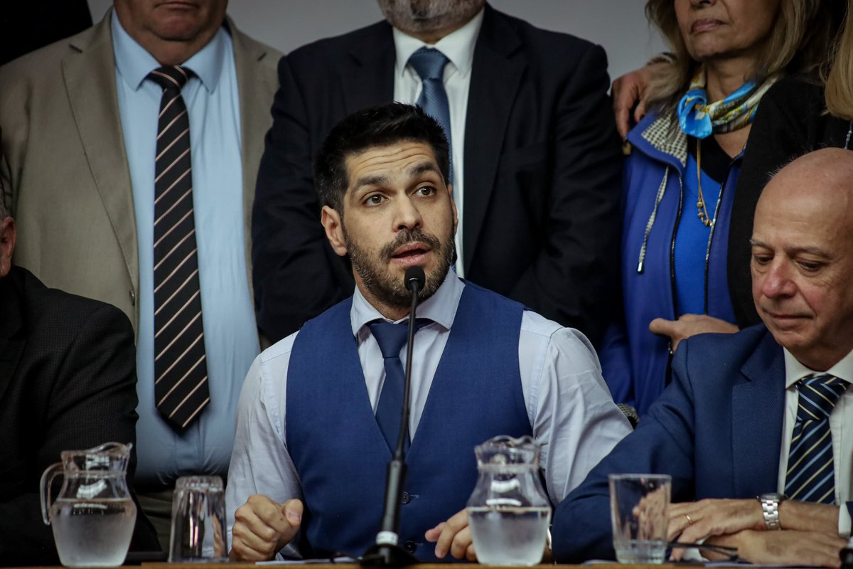 JavierGarcia_Uy's tweet photo. En la bancada de la Coalición Republicana anunciamos que no votaremos en general la rendición de cuentas, por ser el resultado de un año de mal gobierno. Trabajaremos para proponer mejoras y lograr avances en la discusión del articulado particular. https://t.co/975Ly4ckLs