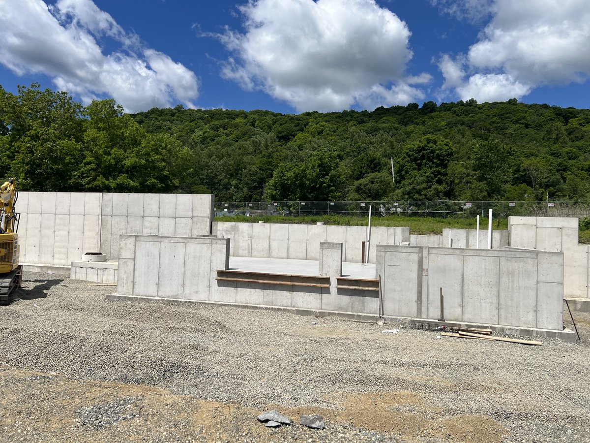 EPAregion2's tweet photo. 💬 Let’s talk about the cleanup at Ringwood Mines/Landfill! 

🤝 Join EPA and our partners in the community on Wednesday, July 22, to get the latest on the cleanup process and ask any questions. 

📍 We will be at the park at Cannon Mine Road and Pipeline Road in Ringwood, NJ from 2:00 –4:00 p.m. and again from 5:00 –7:00 p.m. 

Don’t miss your chance to learn more: https://t.co/7NMseIAXhh
