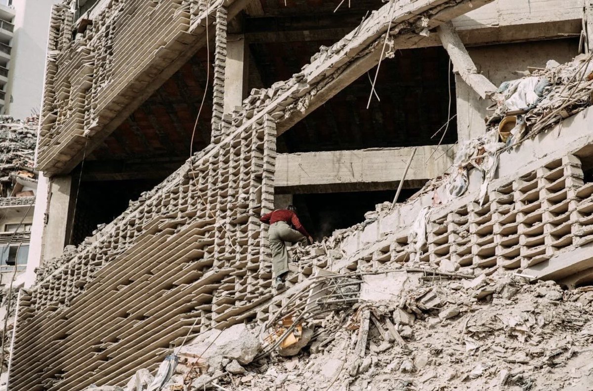 IslanderNews's tweet photo. When the headlines fade, Venezuela will still need help: The humanitarian crisis is just starting. https://t.co/bUNrAOkYpR #islandernews #keybiscayne #SOSVenezuela #fundraising https://t.co/ynprV00NjG