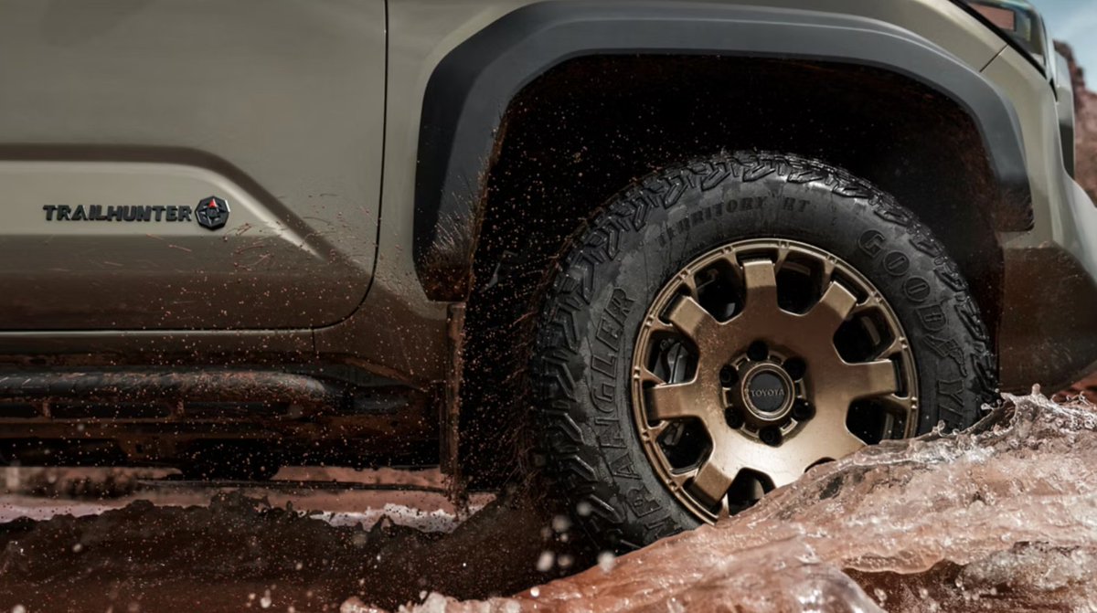 TOYOTALAKESIDE's tweet photo. Save $100 when you purchase 4 eligible tires at Lakeside Toyota. Upgrade your ride and hit the road with confidence. 🔧
#LakesideToyota #TireDeal #SaveBig #CarCare #SummerRoadTrip https://t.co/lH9cKo9R9y