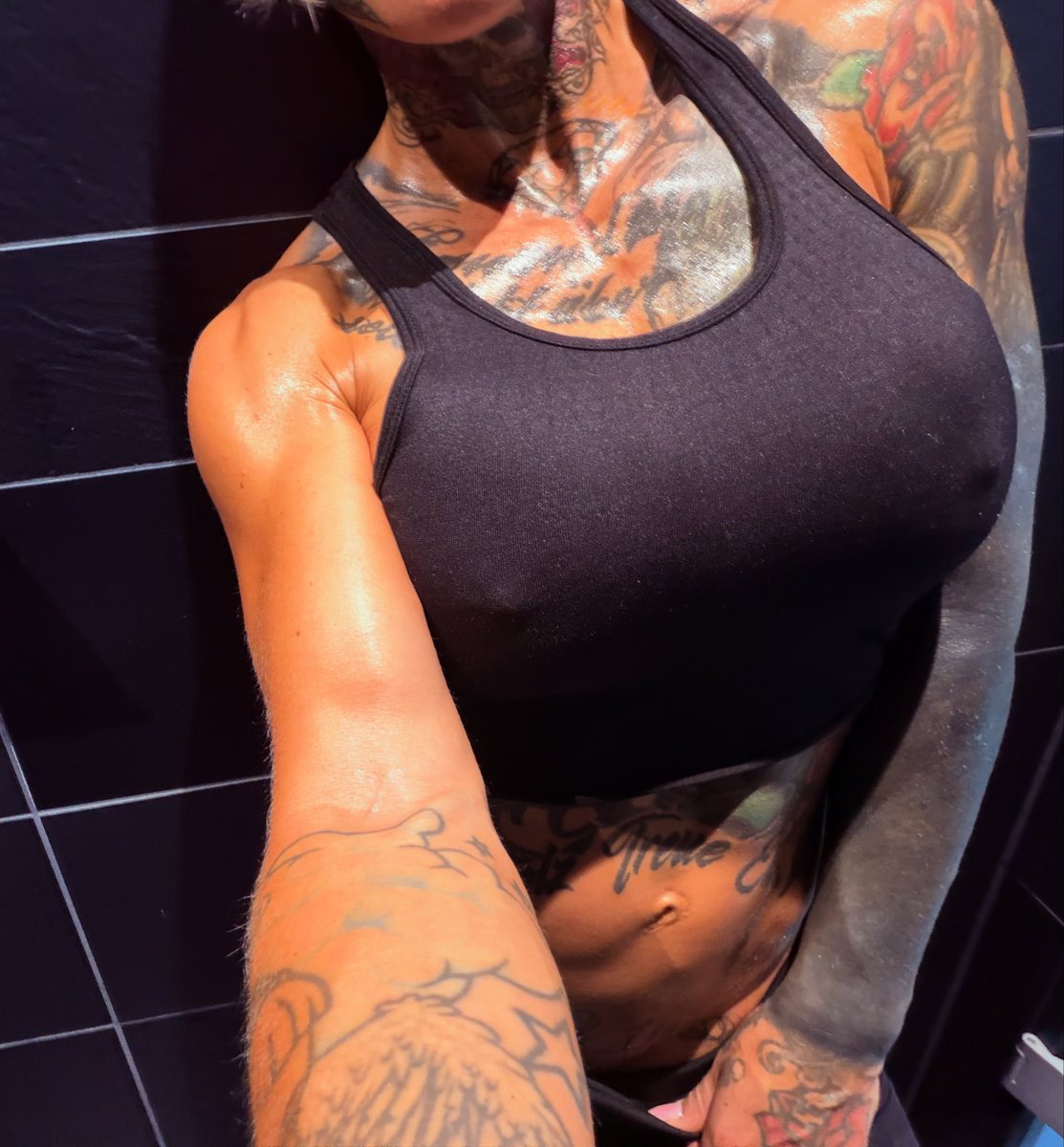 AmberRogueReal's tweet photo. I'm so sweaty do you want to dry me?✨
#fitmilf #inkesgirl #altmodel #InkedBeauty https://t.co/SOhK4C8st7