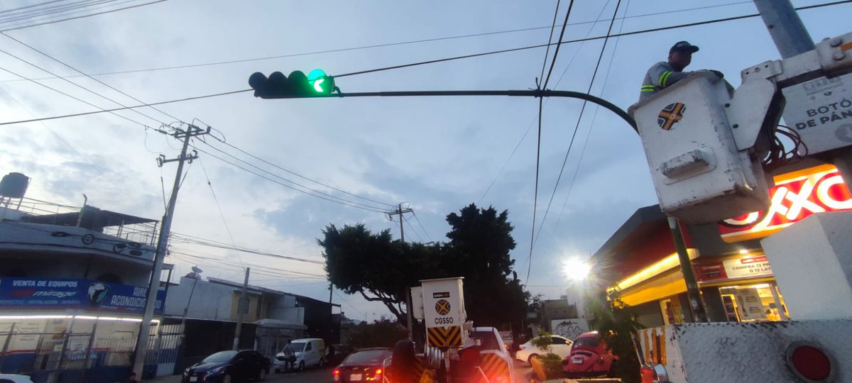 AgenciaAMIM's tweet photo. 🛠️🚦 ¡Reporte atendido!
📍 Periférico y Enrique Díaz de León
📍 Nuez y Mandarina
📍 Gigantes y Jardines de San Francisco
El sistema ya opera correctamente. Trabajamos también de noche 🌙 para mantener todo en orden. ¡Gracias por reportar! 🤝
#AMIM #SemaforosAMG https://t.co/wF6pTaCBUW