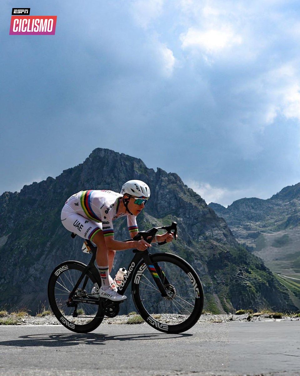 ESPNCiclismo's tweet photo. Tadej Pogacar nos regaló de las mejores etapas de su historia en el Tour de France y algunas fotos le hace justicia al arte arriba de una bicicleta. 😍�� https://t.co/lPXSvRaMbL
