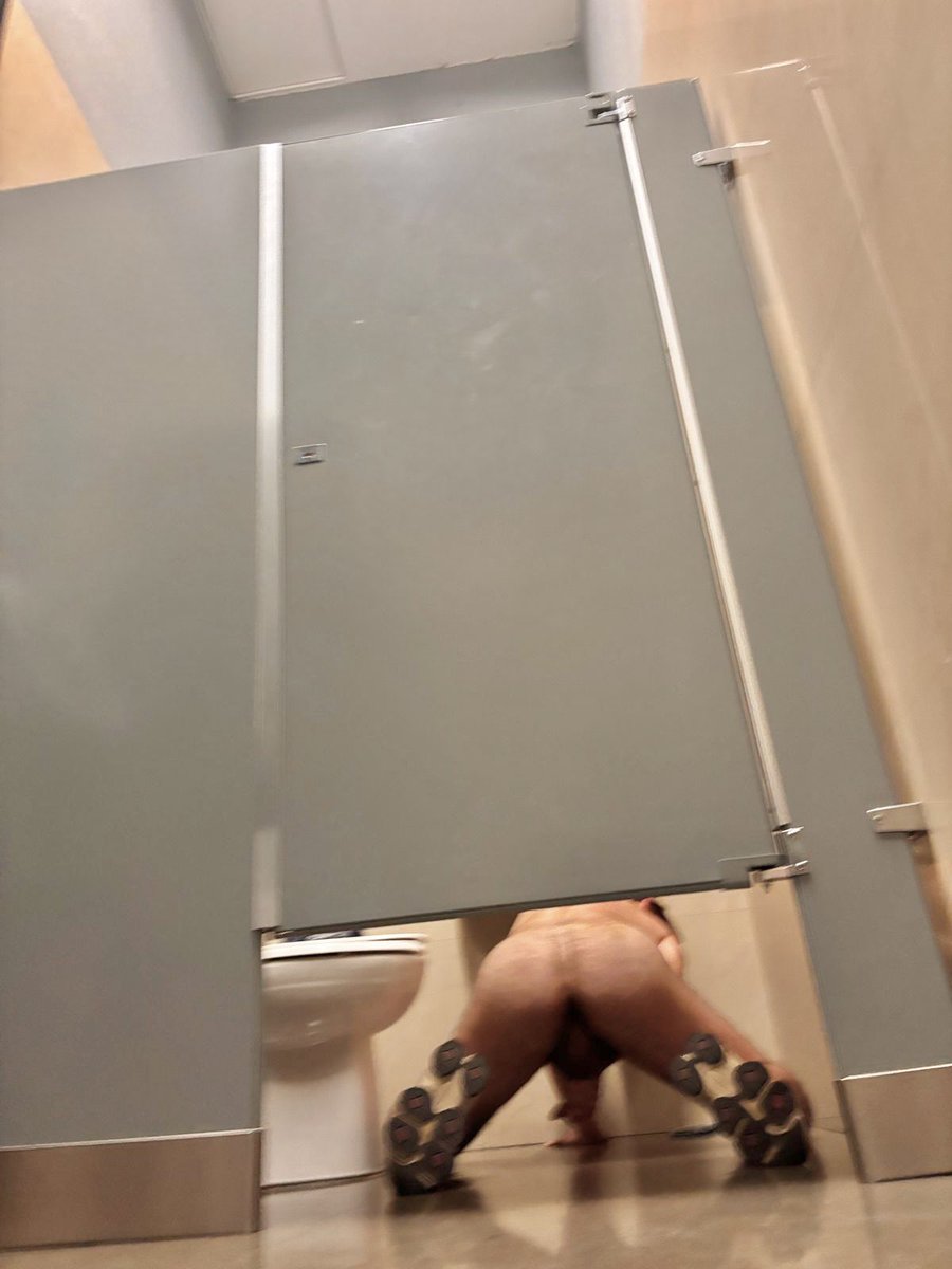 tico0695's tweet photo. Pregunten y les digo cuál baño es para que me vengan a culiar 🥵🍑 https://t.co/Y9MuQDkUOt