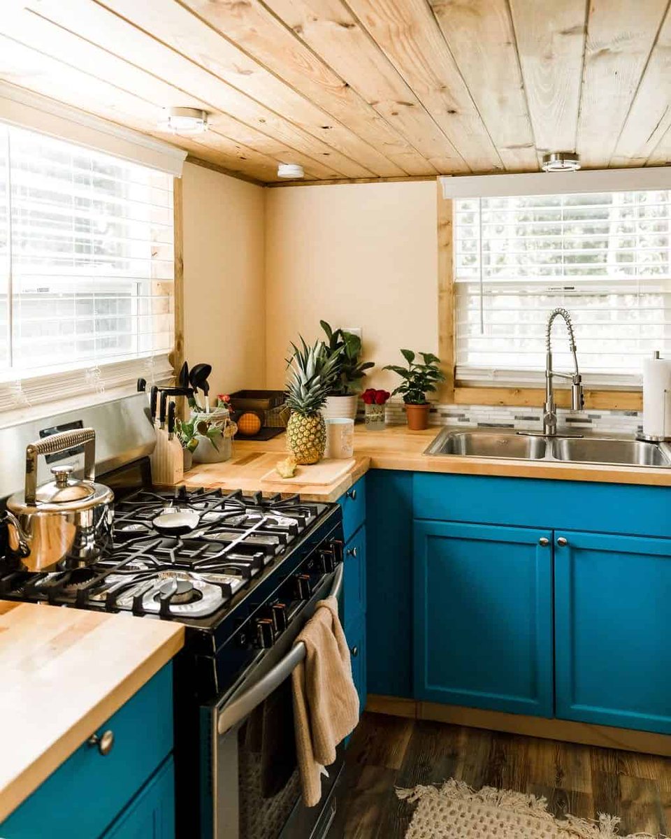 TinyHouseTalk's tweet photo. The Goa: A Luxurious Tiny House with Two Queen Lofts and a Full-Size Kitchen
https://t.co/btCKOsXjWr
#tinyhouse #tinyhousemovement https://t.co/scfFbMymed