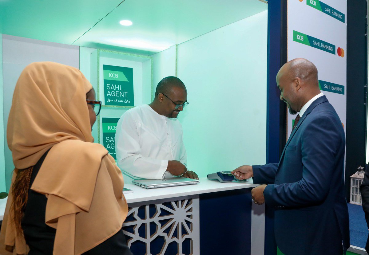 MoRadioKE's tweet photo. From left, KCB Group Director, Marketing and Communications, Rosalind Gichuru looks on as the KCB Group Director Strategy and Innovations Mark Mwongela makes a transaction with Mzee Salim Sahl branch Manager BBS mall Eastleigh using the newly launched Sahl banking card at a KCB https://t.co/wvU9BZJSjp
