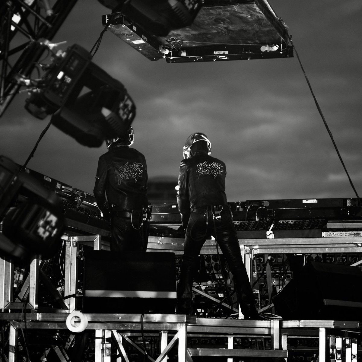 DaftpunkDaily's tweet photo. #daftpunk no. 201 https://t.co/gK9aVkfdGS