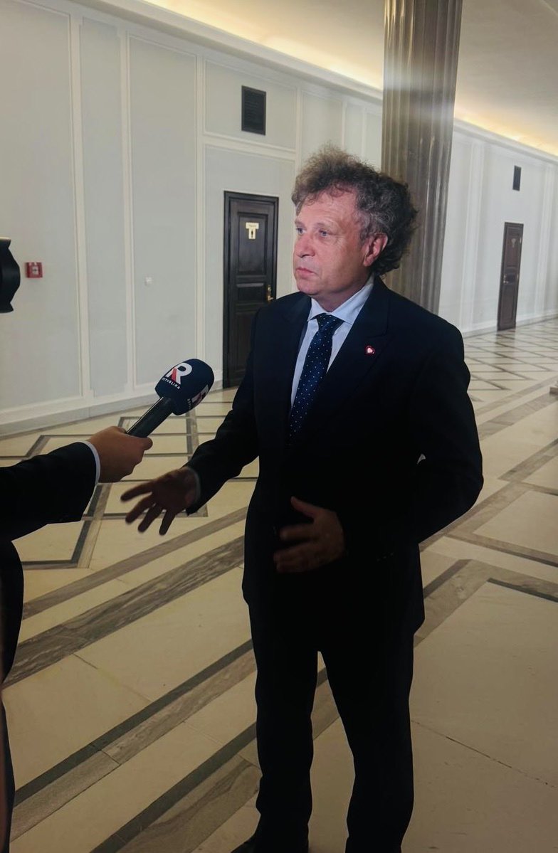 KarnowskiSopot's tweet photo. Redaktor TV Republika zapytał, czy znałem Nikosia. Pytał wyraźnie w ślad za bredniami prof. Nowaka.
Nie znałem!
Za to w Sejmie RP, miałem styczność z innym człowiekiem, podejrzanym zorganizowanie grupy przestępczej, defraudację środków publicznych, Pegasusa!
Uciekł do USA https://t.co/2ZgvhNRkUl