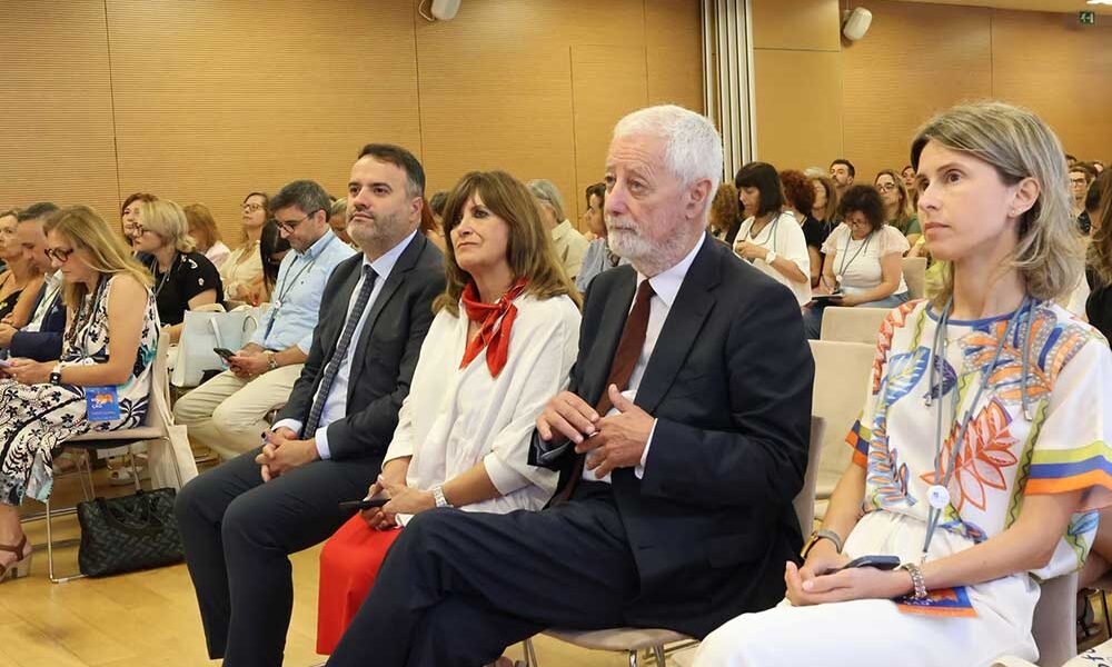 trofatv's tweet photo. Trofa dedica dois dias a debater futuro da Educação: “Cada Escola, uma Boa Escola: construir o futuro da educação na Trofa” foi o tema que orientou os trabalhos das Jornadas da Educação, que a Câmara Municipal da Trofa promoveu, nos dias… https://t.co/9KW04i5As4 Ler mais em... https://t.co/urUbHJv1Dm