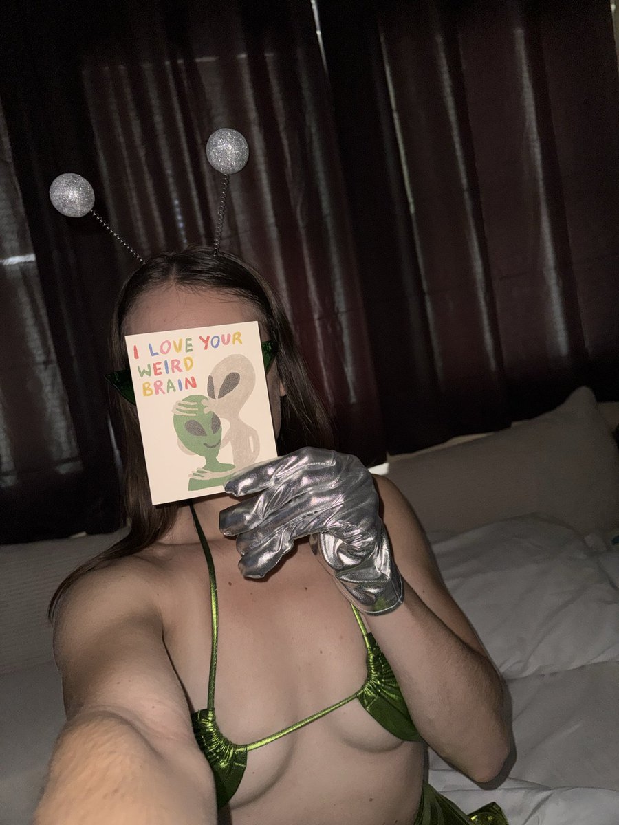 iamdaisyhaze's tweet photo. i ��� your weird brain 👽 https://t.co/jUWAu3nRSd