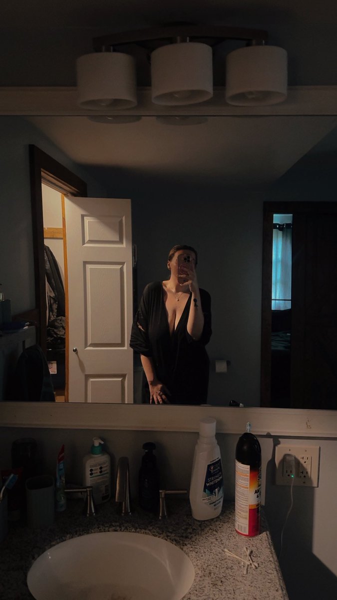 Smut_muffin_'s tweet photo. Did you miss me?🖤 https://t.co/3f2p2nmqvP