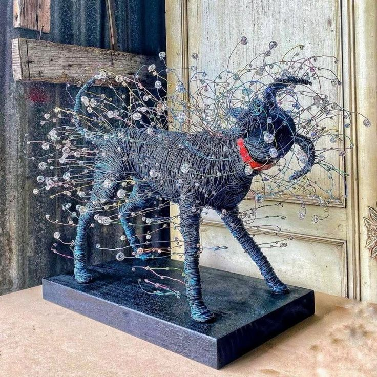 LeoDaVinciWave's tweet photo. This wire sculpture is titled "Shake" and was created by Australian artist Annie Glass. https://t.co/LiItDifr3P