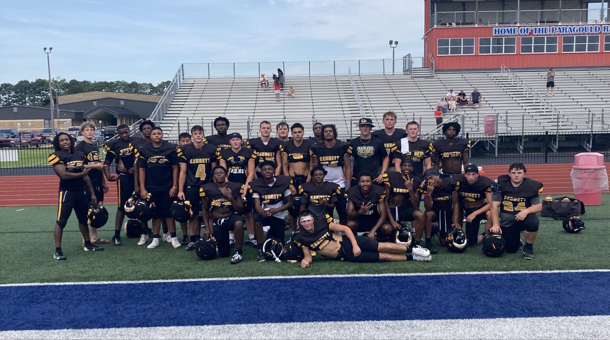 football_khs's tweet photo. Great day of competition at Paragould! So proud of these guys! Love their attitudes and their grit! #proudcoach #builtintheboot 🖤💛🏈 https://t.co/kHR92PEltK