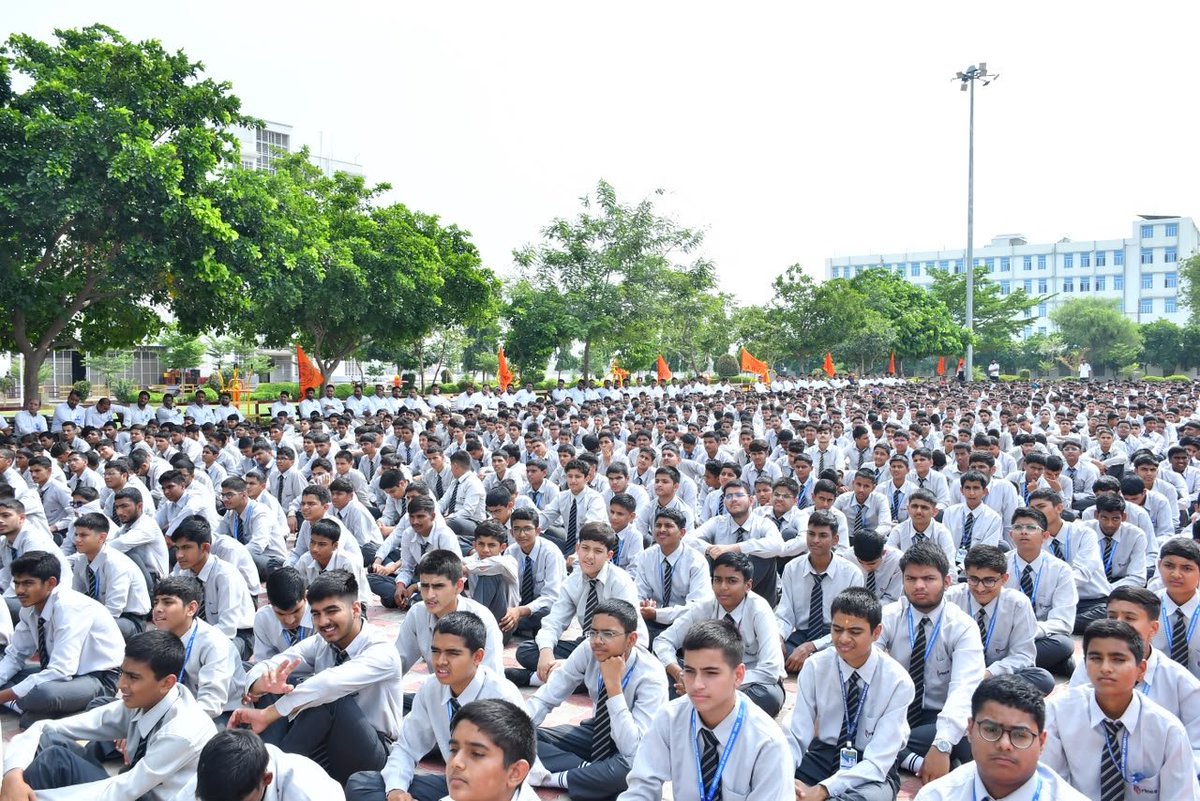 ABVPVoice's tweet photo. इस अवसर पर अभाविप के राष्ट्रीय सह संगठन मंत्री श्री देवदत्त जोशी, प्रिन्स एजुहब, सीकर के चेयरमैन डॉ. पीयूष सुंडा तथा श्री कल्याण मेडिकल कॉलेज के प्राचार्य डॉ. अशोक चौधरी जी की गरिमामयी उपस्थिति रही। https://t.co/FzgnsulKSm