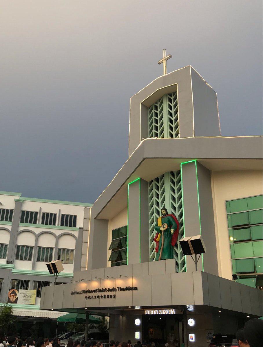 ramy_studies's tweet photo. after mass kanina my newly found friend said, “wait lang, bilhan kita nito kasi nakita kita naiiyak kanina, mas okay raw kasi kapag iba nagbigay” and he gave me this rosary 🥹 what a thoughtful thing to do from someone who I just recently met https://t.co/vtj7IOKUGj